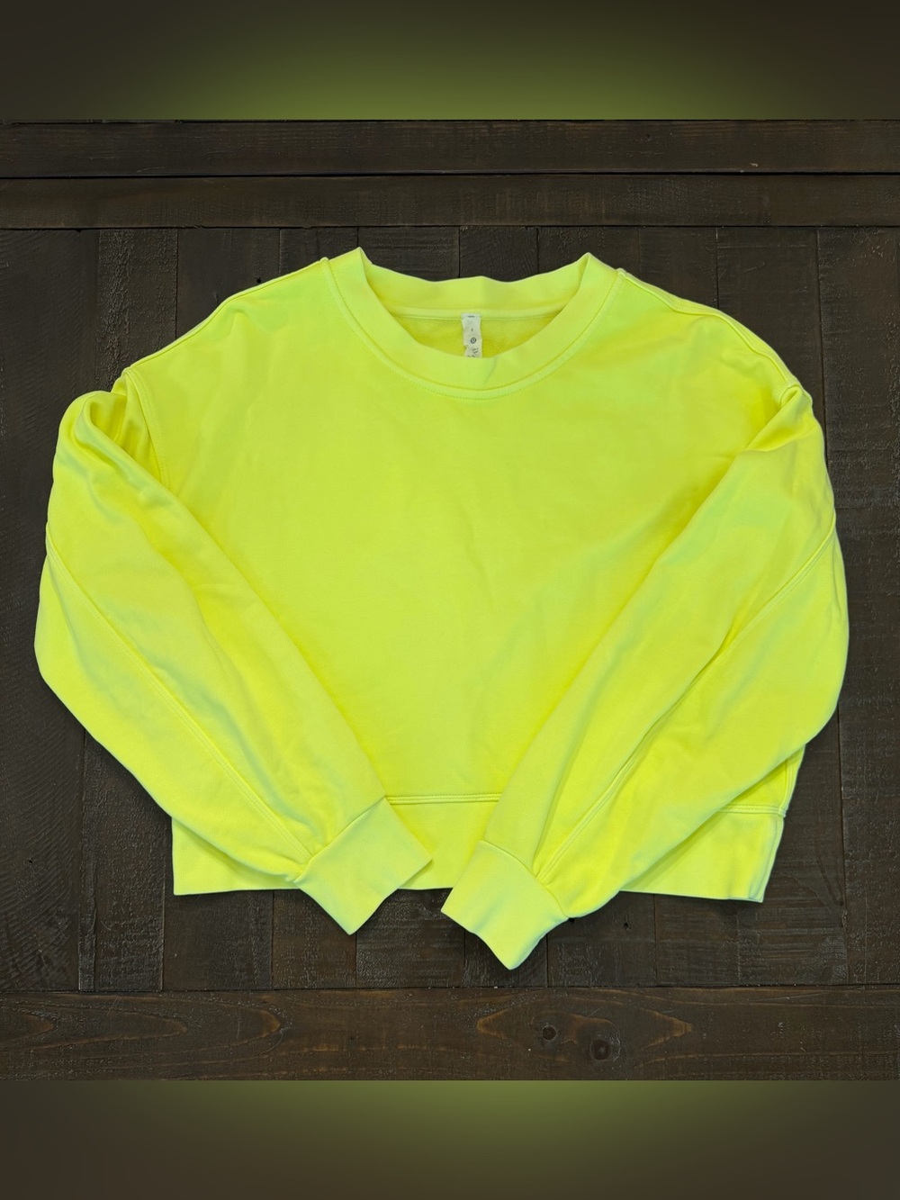 Lululemon Perfectly Oversized Cropped
Crew-Neon Yellow Size 4
